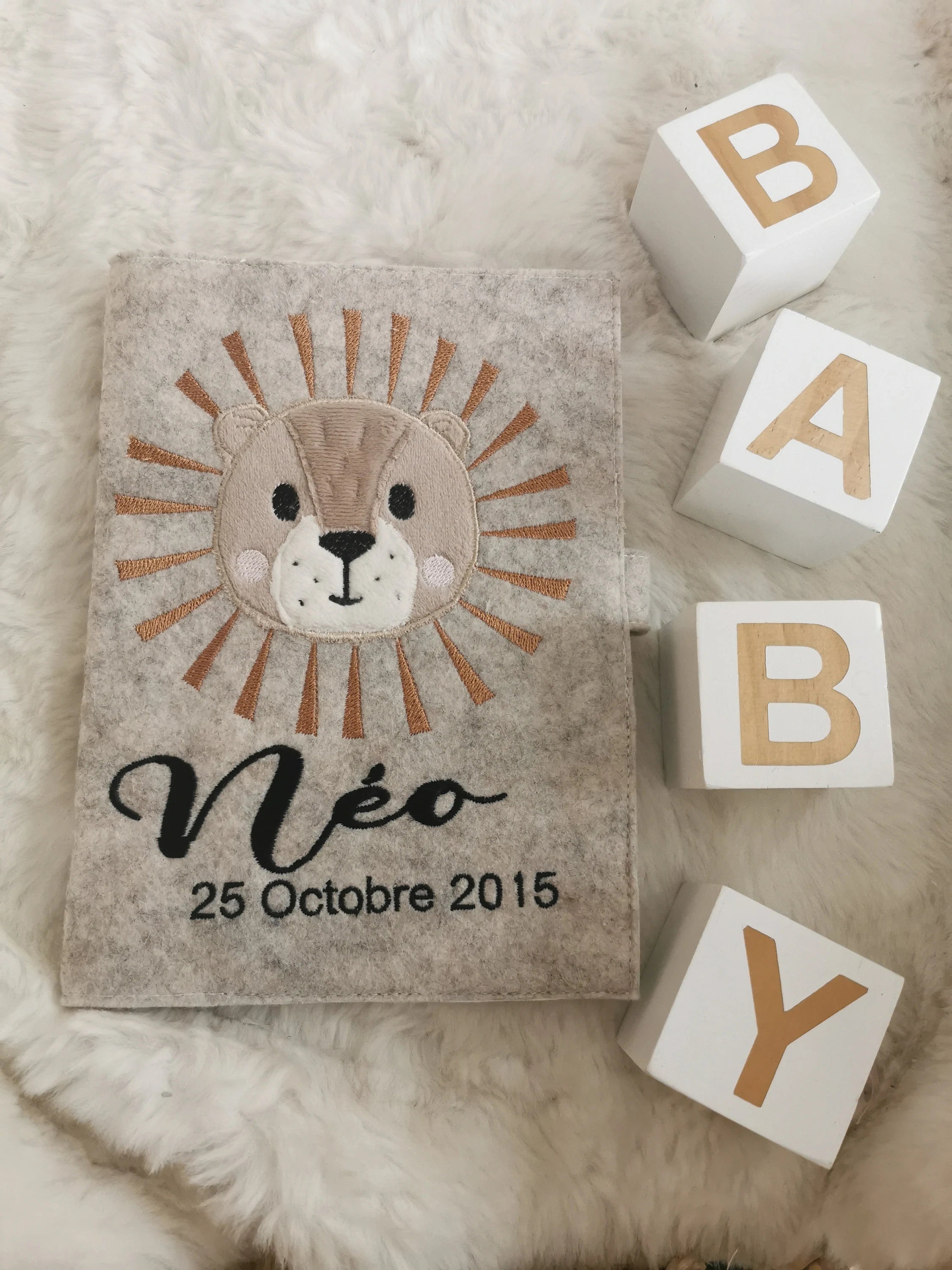 Protège Carnet de Santé en Feutrine – Animal Brodé Peluche