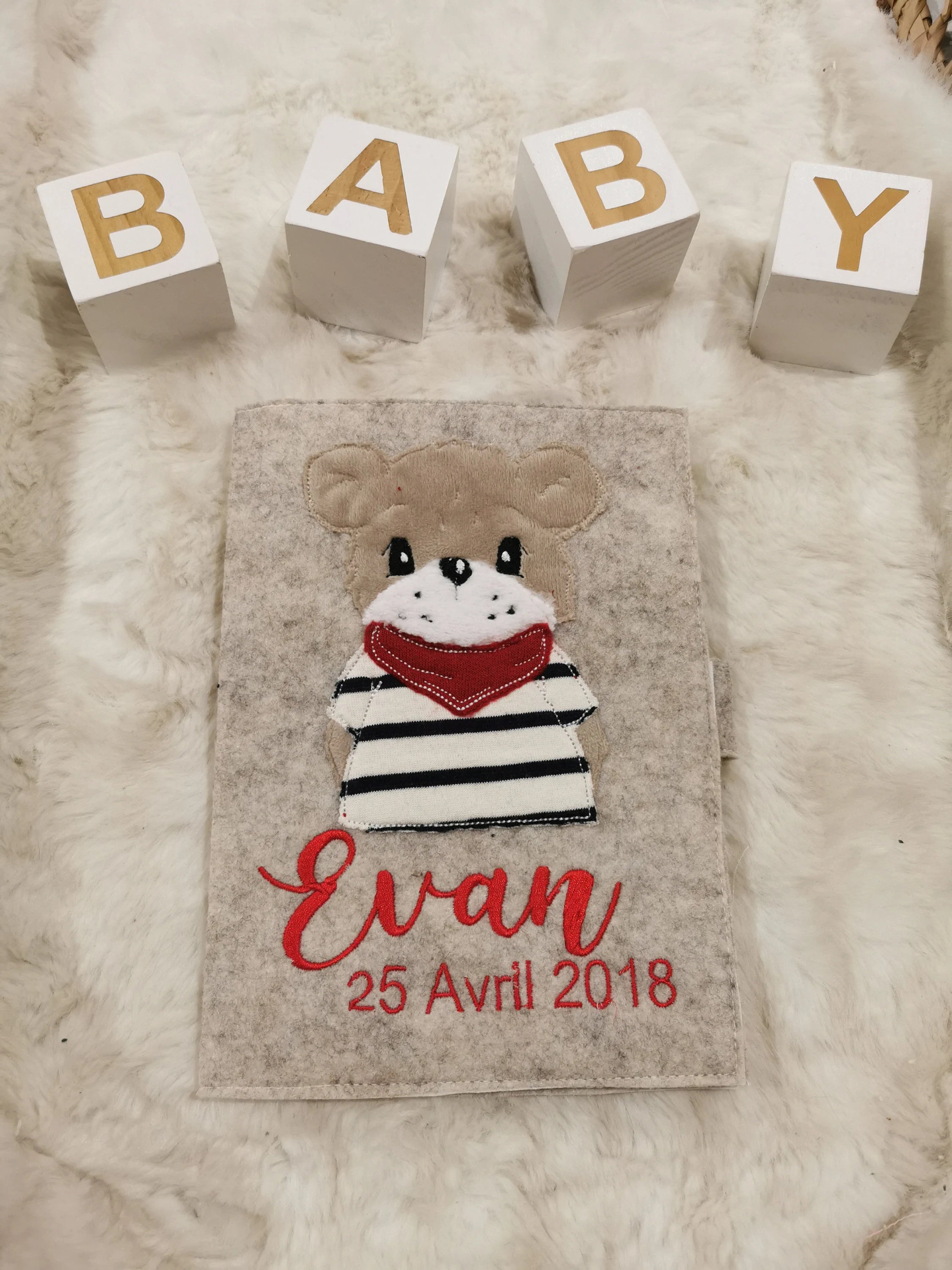 Protège Carnet de Santé en Feutrine – Animal Brodé Peluche
