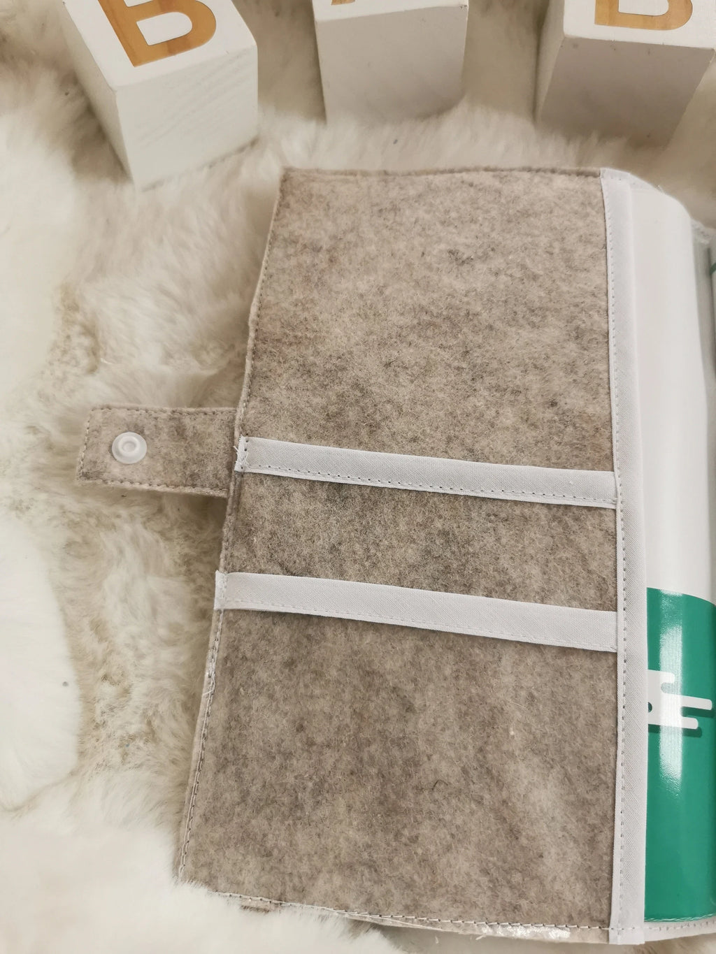 Protège Carnet de Santé en Feutrine – Animal Brodé Peluche