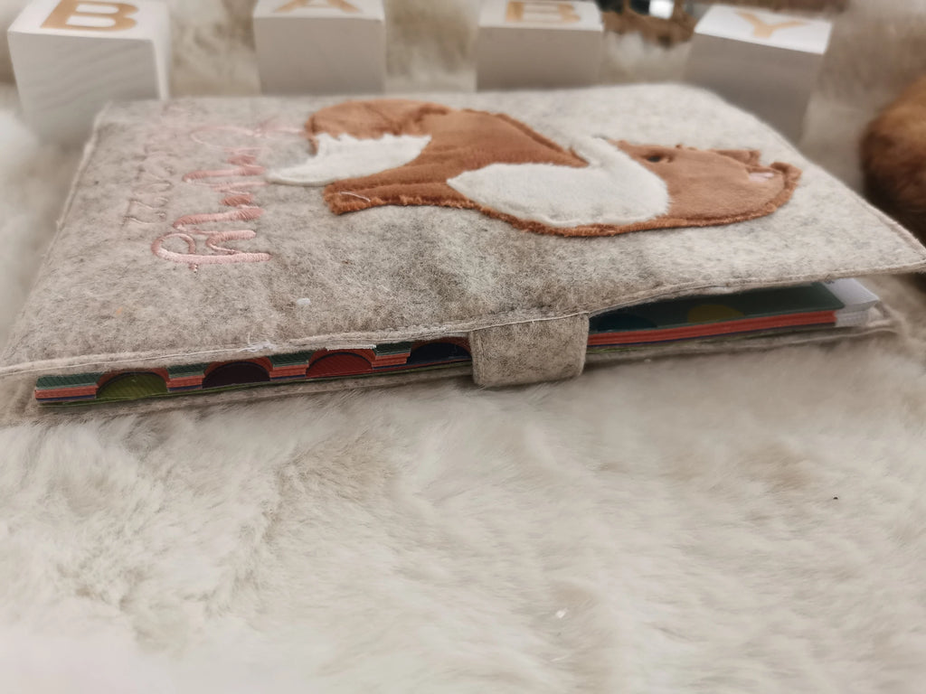 Protège Carnet de Santé en Feutrine – Animal Brodé Peluche